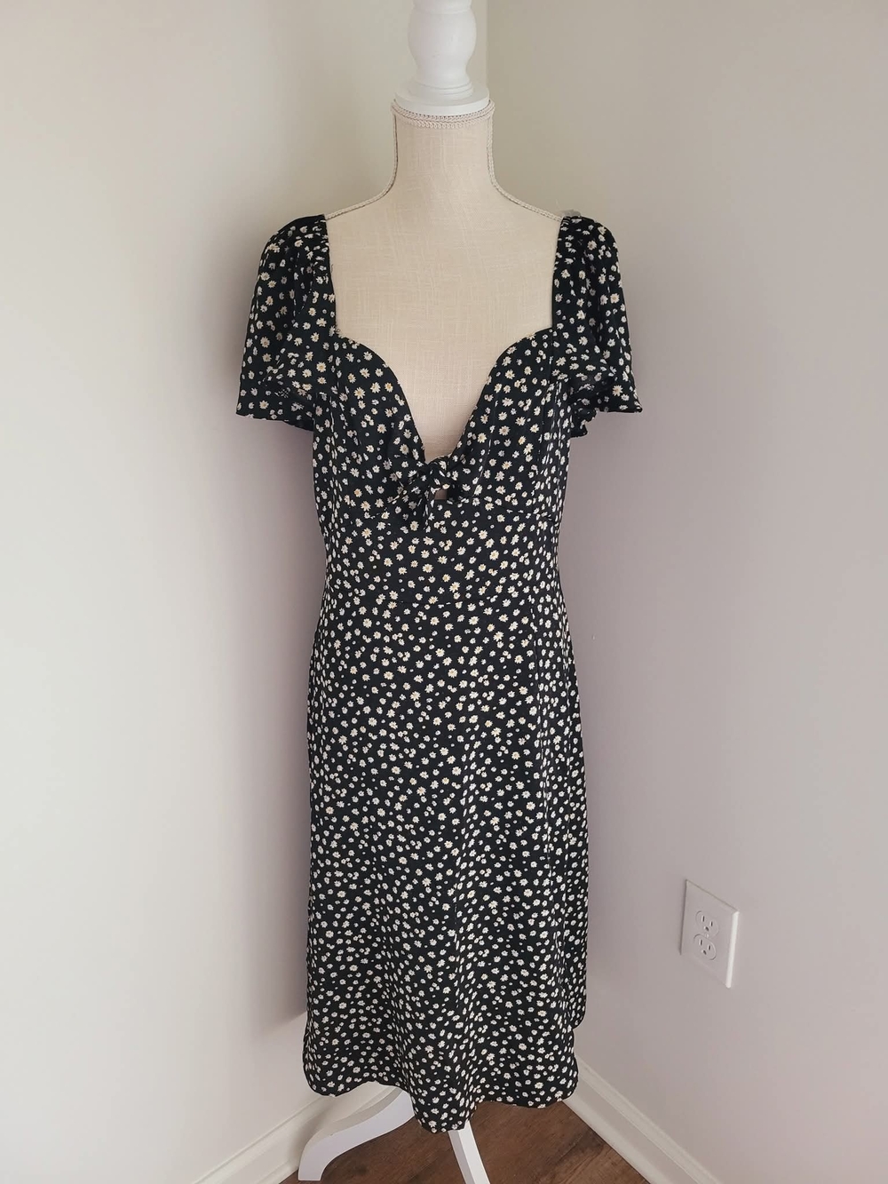 Black & White Floral Sweetheart Dress